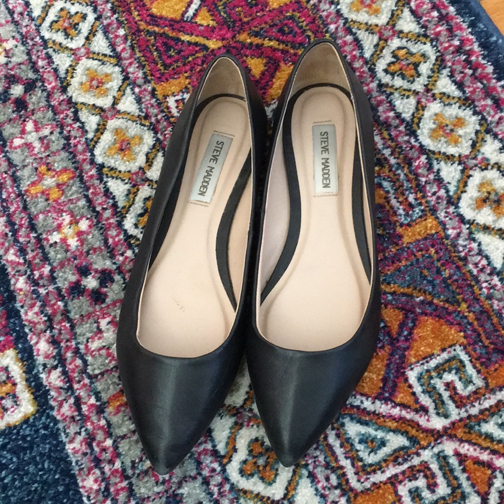 Steve Madden Black leather pointy toe flat